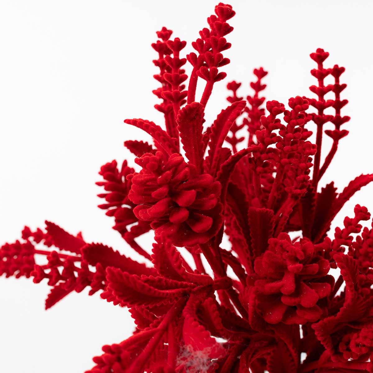 Rama con pi&ntilde;as rojo efecto terciopelo 30cm