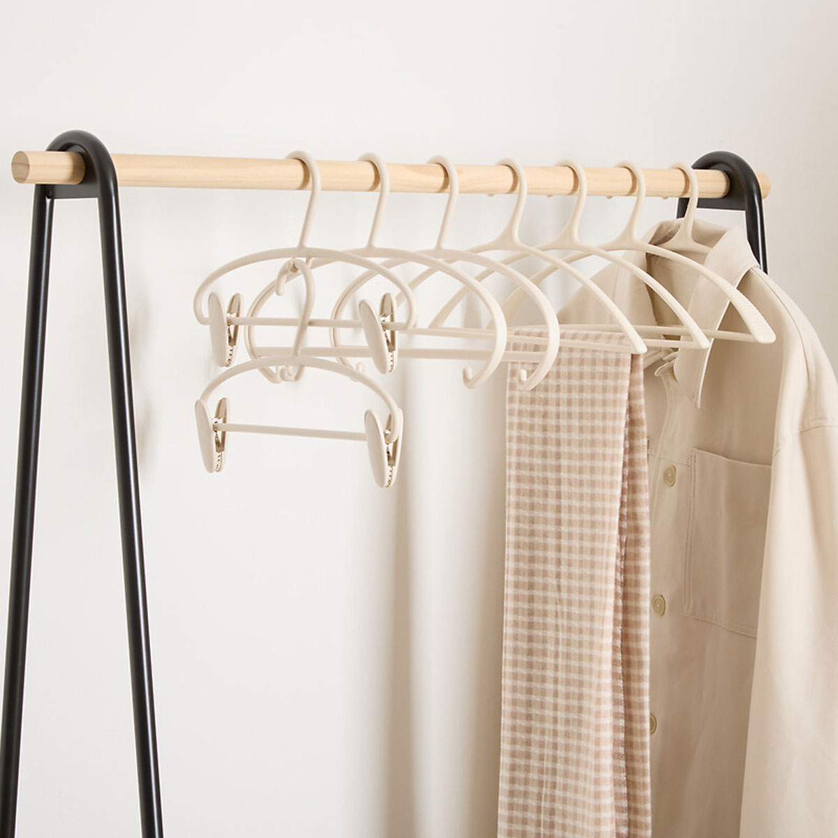 Set de 4 perchas 21,5 cm