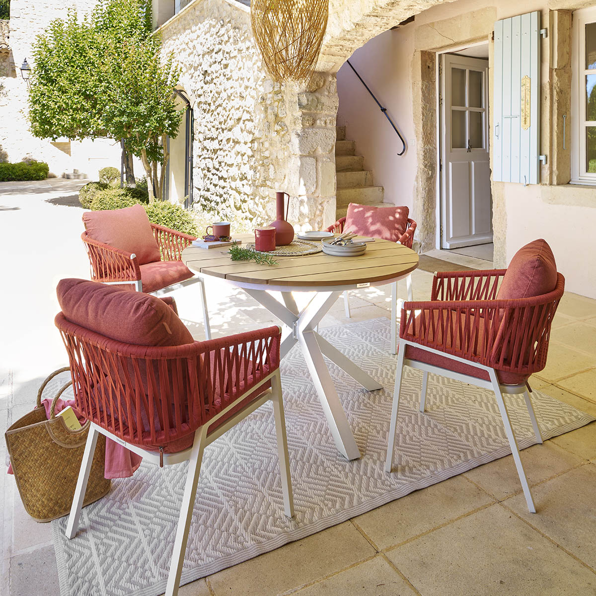 Mesa Oriengo Redonda Branca Em Madeira Acácia 111,5cm