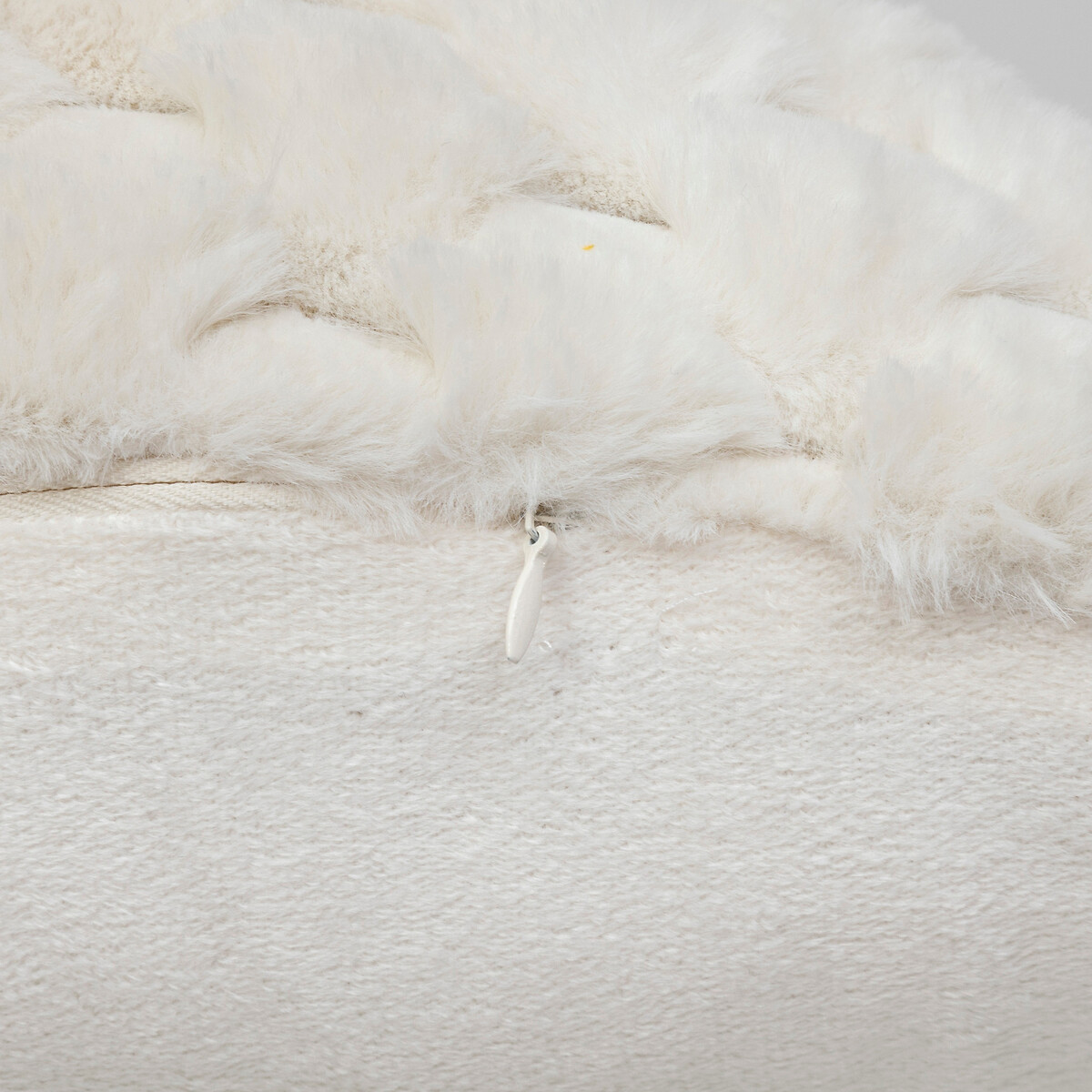 Almohada de felpa beige INUIT 38x38cm