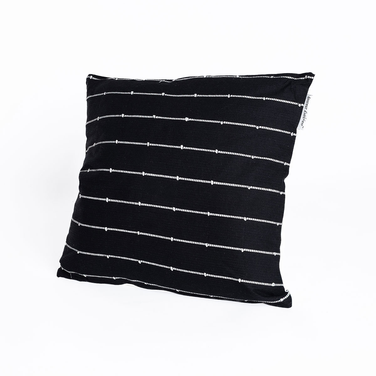 Coj&iacute;n LINECHIC negro de algod&oacute;n 45x45cm
