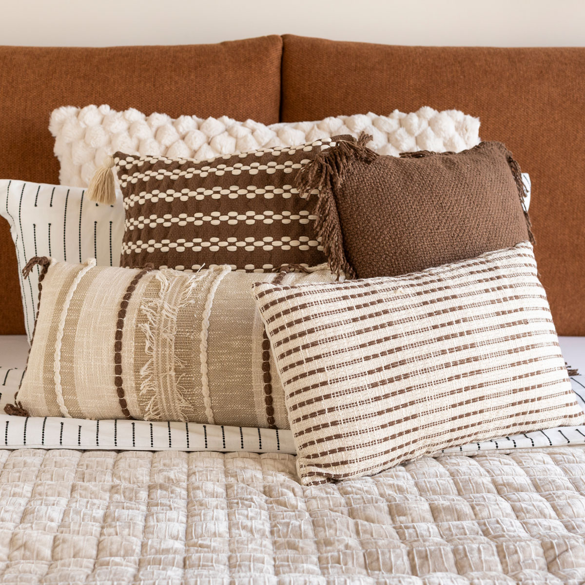 Almohada de felpa beige INUIT 38x38cm