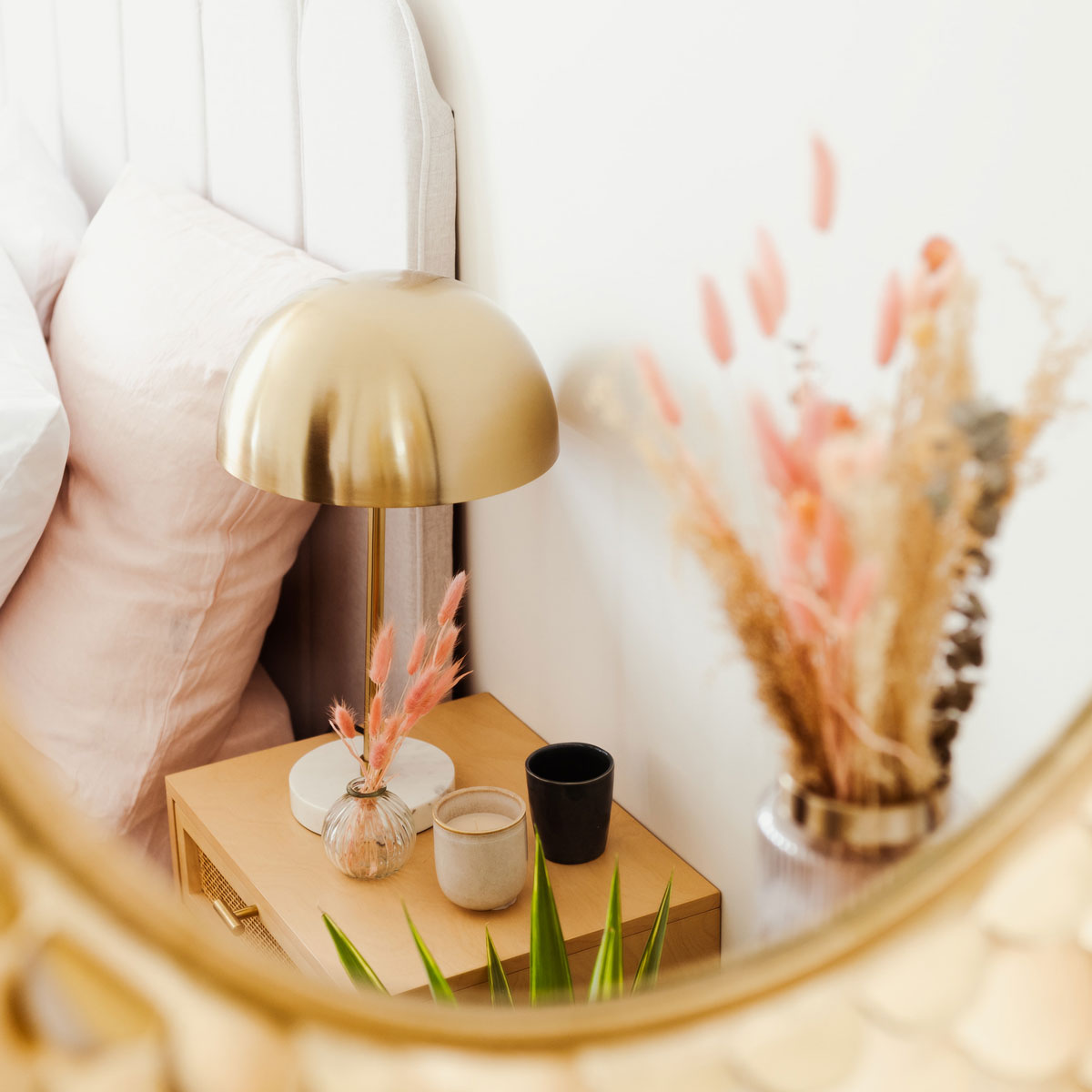 L&aacute;mpara De Mesa De Metal Dorada Con Base De M&aacute;rmol