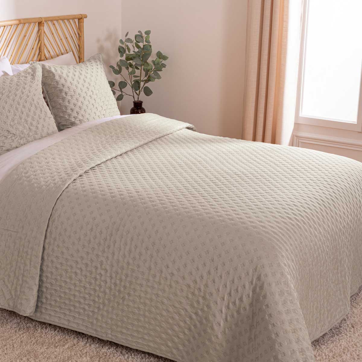 Colcha 240x260cm Y 2 Fundas Almohada Kalia Beige