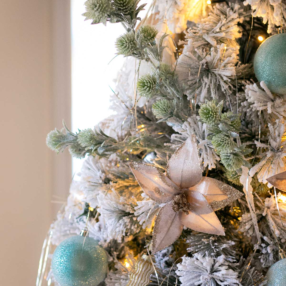 Flor Poinsétia Bege E Dourada Com Mola