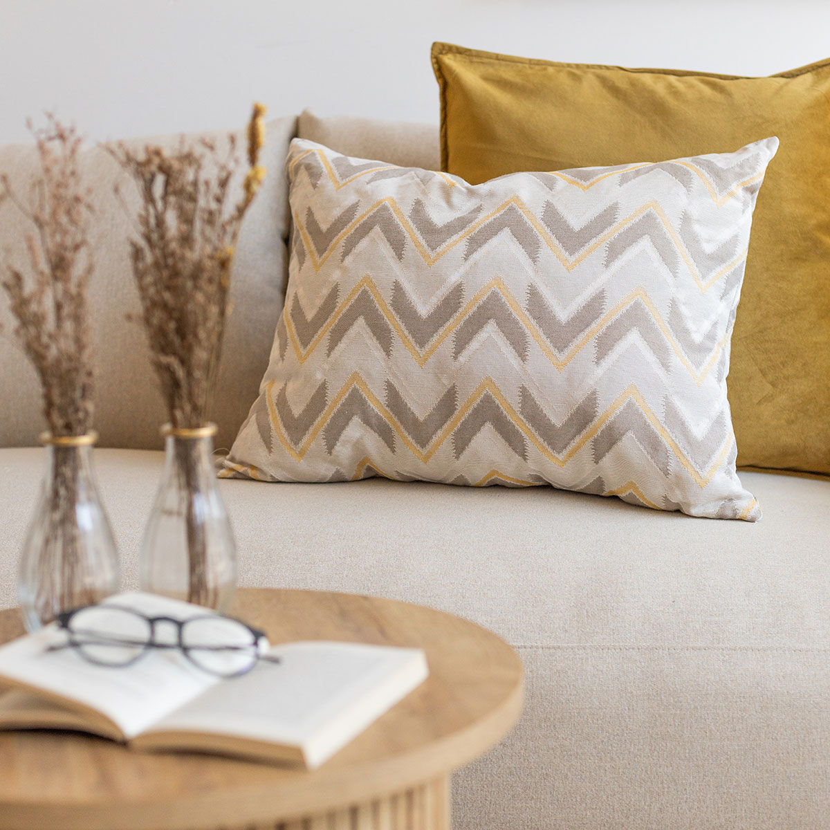 Almohada VIBES amarillo y beige 45x60cm